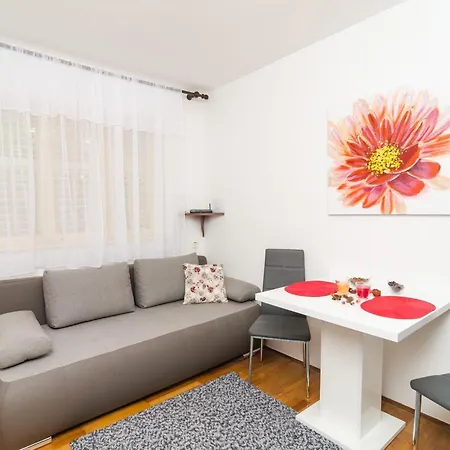 Lägenhet Adea - One Bedroom With Terrace