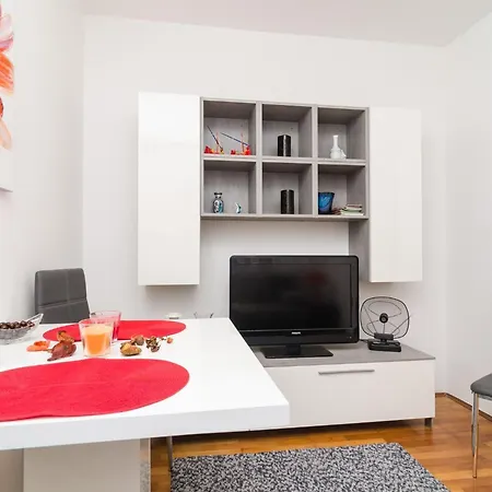 아파트 Adea - One Bedroom With Terrace *